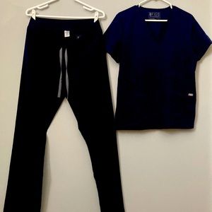 Figs scrub set. Medium 2 pocket top. Medium tall bottom. Navy